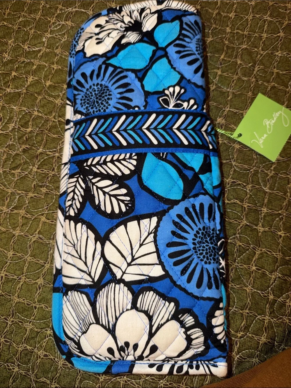 Vera Bradley image shows